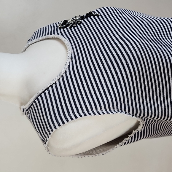 Le Superbe Drake Black and White Striped Jeweled Top‎ Size Medium - Picture 6 of 12